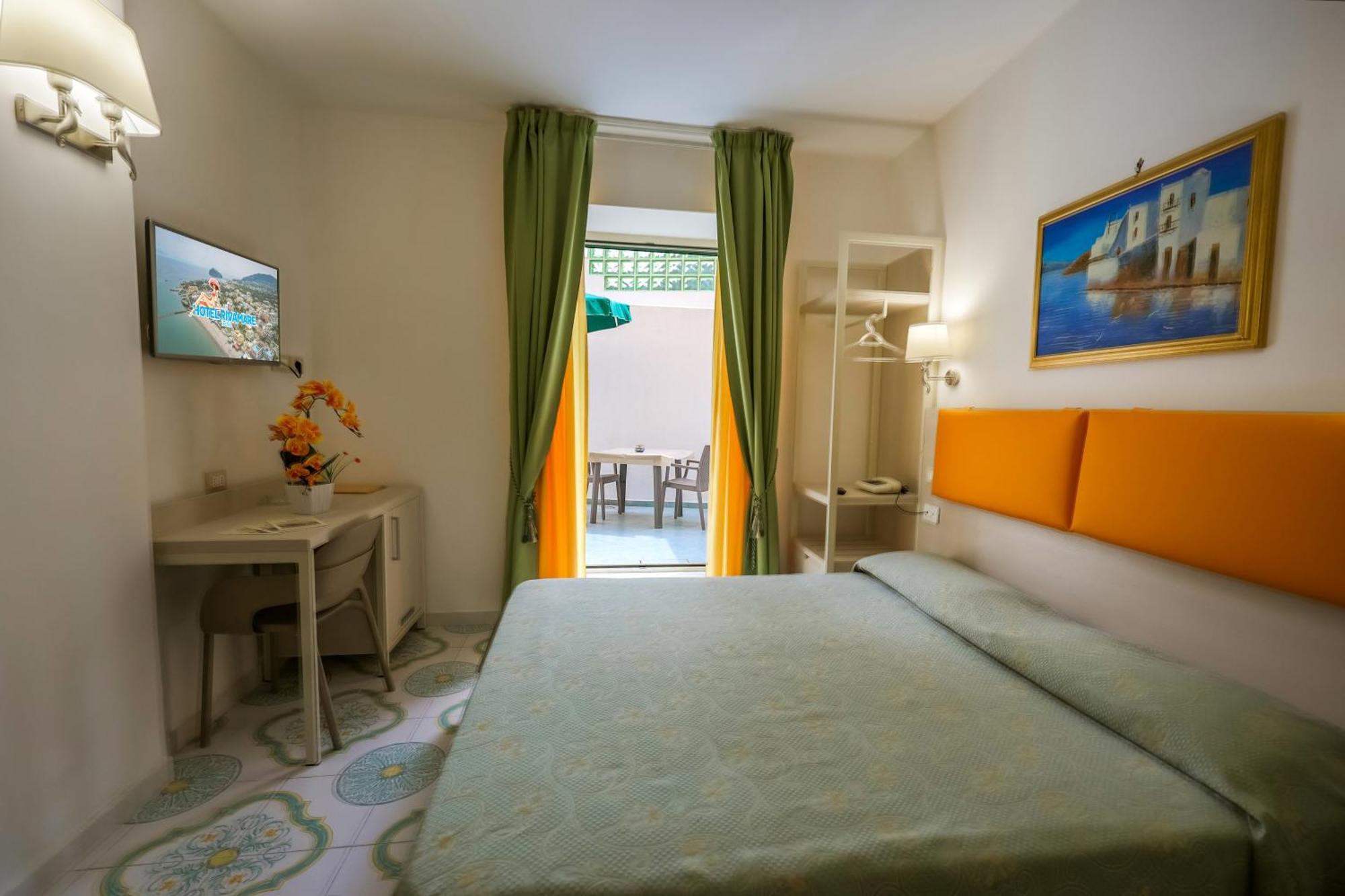 איסקיה Hotel Rivamare מראה חיצוני תמונה