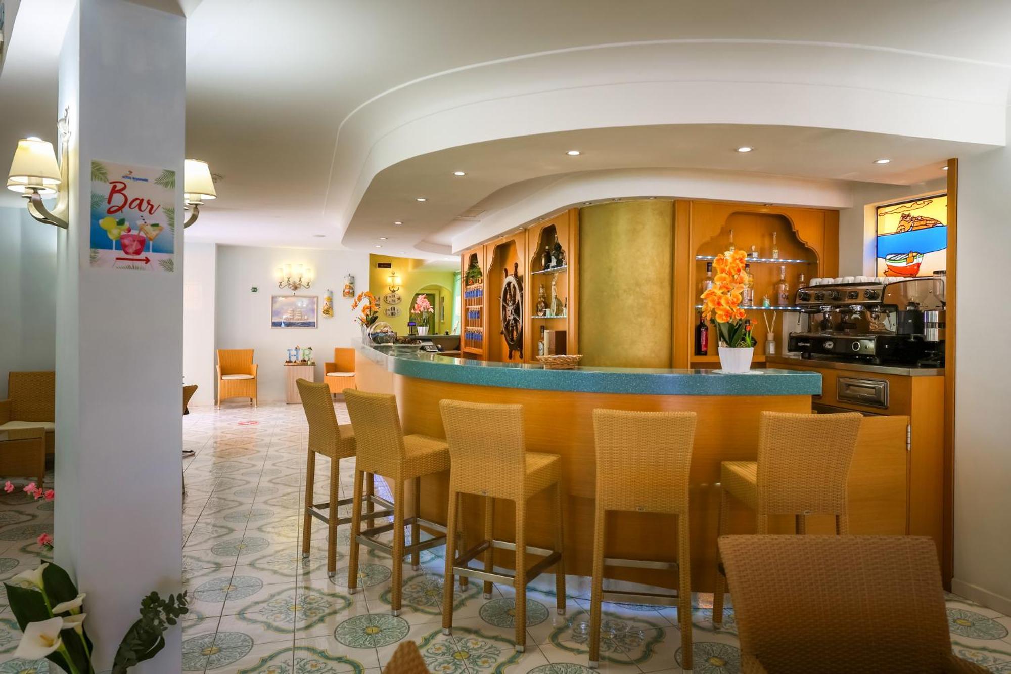 איסקיה Hotel Rivamare מראה חיצוני תמונה