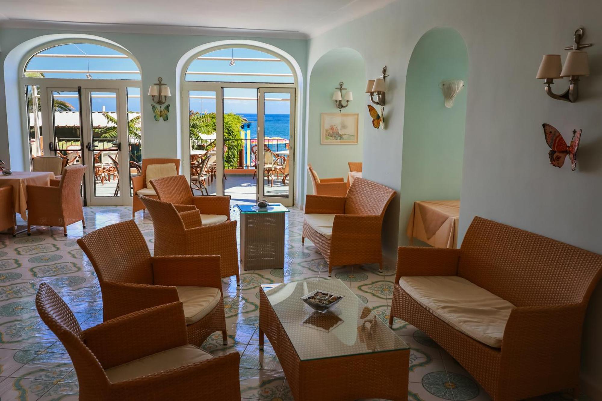 איסקיה Hotel Rivamare מראה חיצוני תמונה