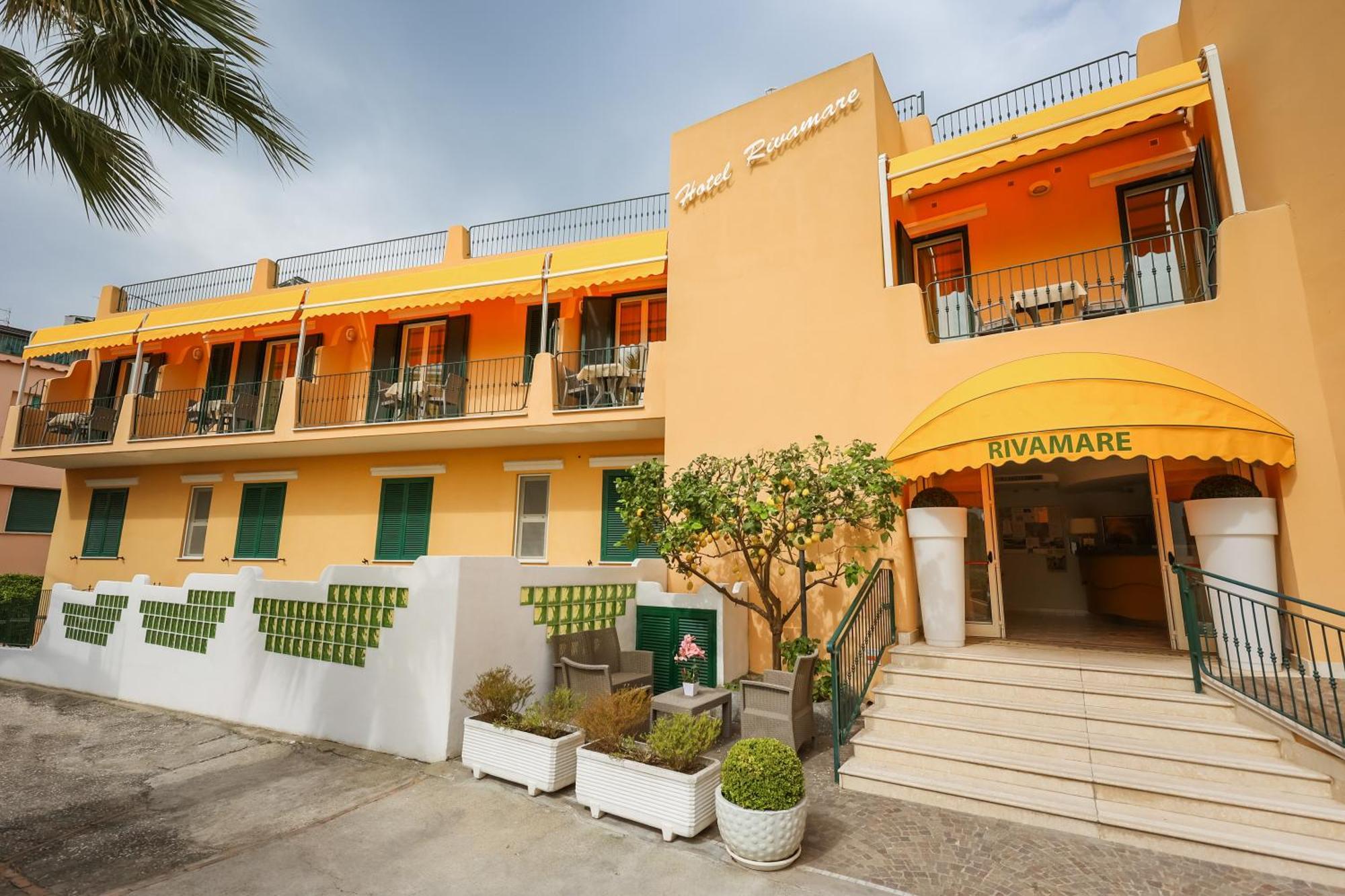 איסקיה Hotel Rivamare מראה חיצוני תמונה
